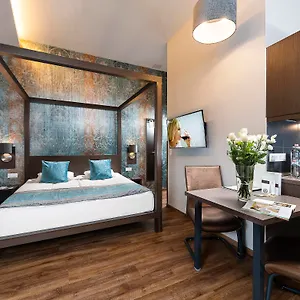 **** Hotel Opera Garden & Hungary